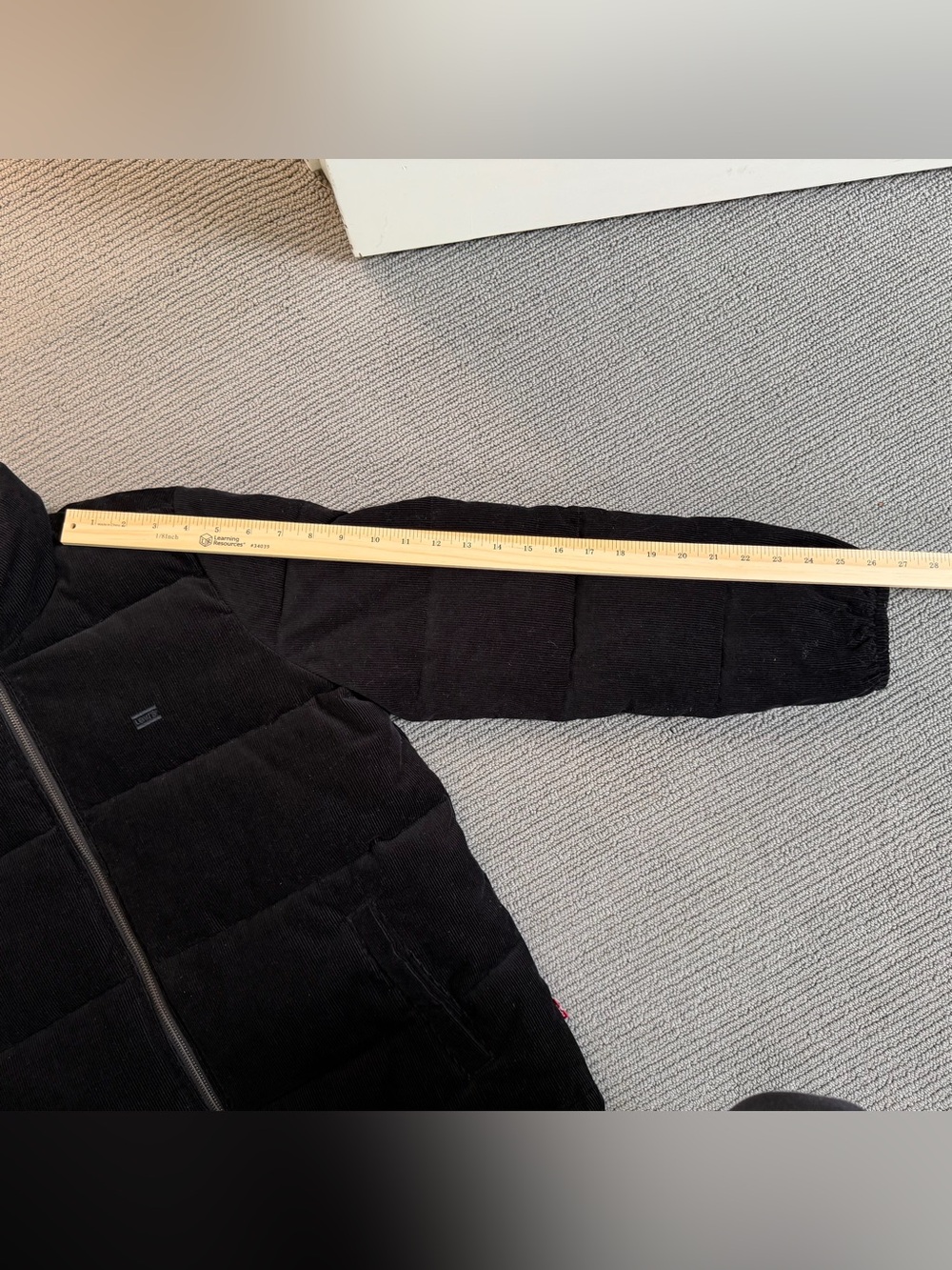 Levi's Women's Black Corduroy Puffer Jacket S Large - Picture 16 of 16